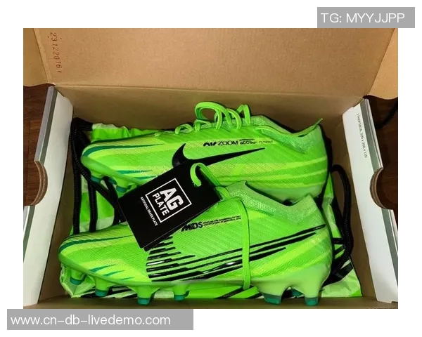 足球鞋刺客系列全新升级助你在球场上展现无与伦比的速度与精准