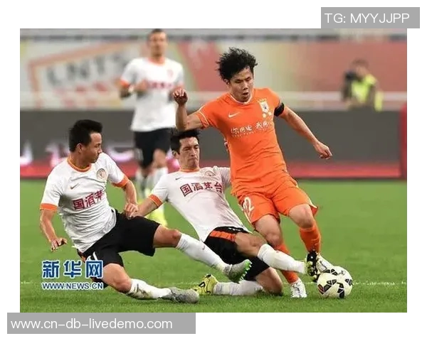 贵州人和与山东鲁能的精彩对决谁能在赛场上笑到最后